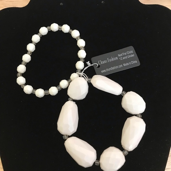 Cream Color Beaded Fashion Stretch Bracelets - Set of 2 - New with Tag - Picture 2 of 2